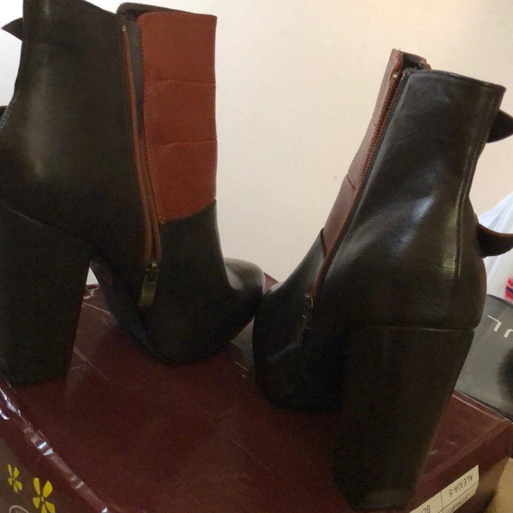 Boots - Picture 4 of 4